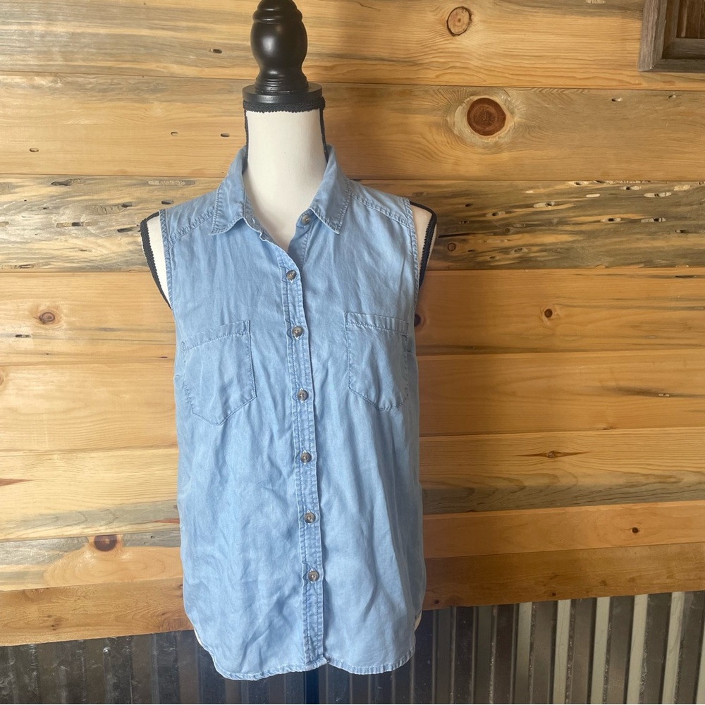 Sleeveless Button-down Bluejean Shirt, Women’s Medium